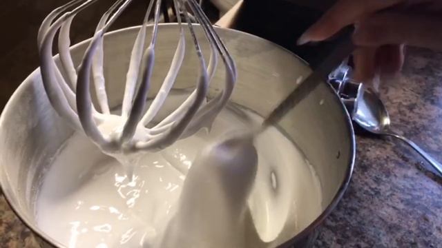 НЕЖНЕЙШИЕ БЕЗЕ С ТЯНУЧКОЙ ВНУТРИ смотреть онлайн