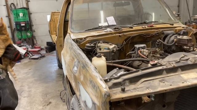 FROM THE JUNKYARD: ep1 1986 Chevy K10 Resurrection! смотреть онлайн