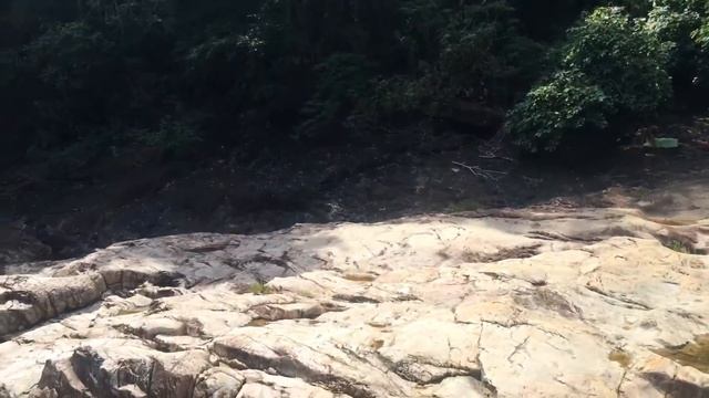 Самый большой водопад на острове Ко Чанг в Таиланде смотреть онлайн