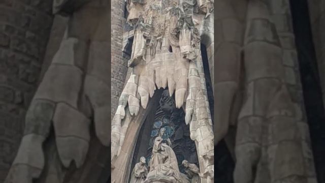 Собор Святого Семейства в Барселоне смотреть онлайн