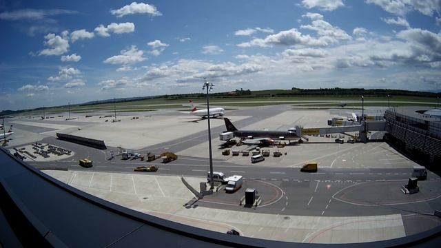Vienna Schwechat Airport Timelapse смотреть онлайн