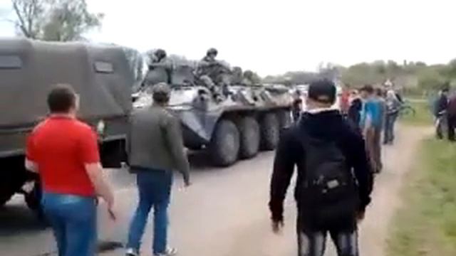 Ясногорка жители останавливают украинскую военную колонну 02 05 2014 смотреть онлайн