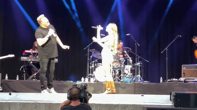 Gary LeVox Surprises local Portland girl смотреть онлайн