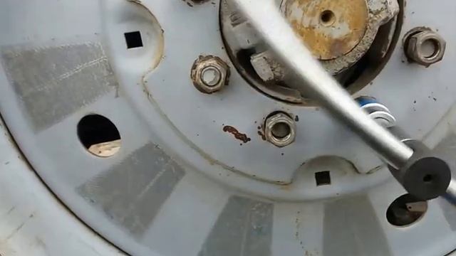 Замена подшипника в полуоси трактора МТЗ 892 первый день,начало смотреть онлайн
