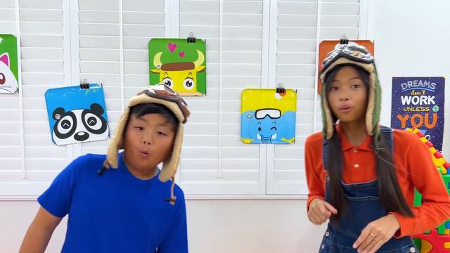 Alex and Wendy Pretend Play Ride On Airplane and Rocket Toys | Kids Pretend To Be Pilots смотреть онлайн