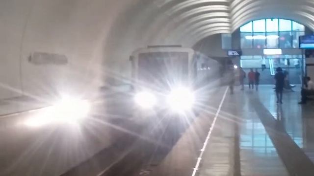 81-740/741.4 Русич На станции Лесопарковая Видео 25 июня 2021 г.