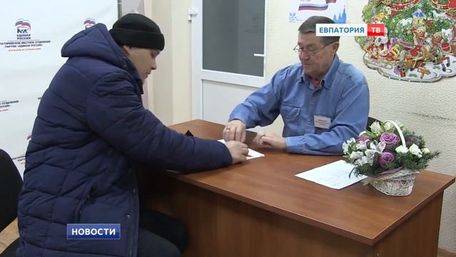 В Евпатории активно собирают подписи за действующего президента смотреть онлайн