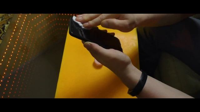 ТОПОВЫЕ ЛАЙФХАКИ с канала SlivkiShow - КАК очистить СТЕКЛО СМАРТФОНА смотреть онлайн