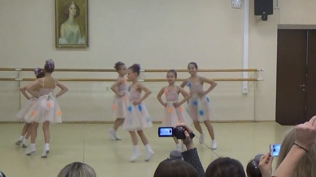 Выход на сцену|Детские танцы|Балет для детей|Kids dance|Школа классического танца смотреть онлайн