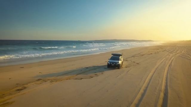 Beach 4WDing Secrets REVEALED! How to avoid getting bogged on the sand! смотреть онлайн