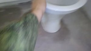 Чем приклеить унитаз к бетону?