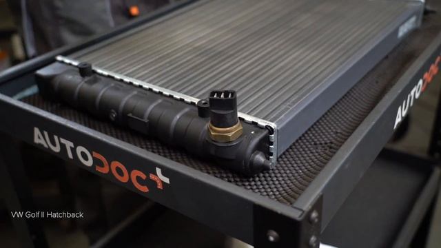 Kā nomainīt dzesēšanas radiatori VW GOLF 2 [AUTODOC VIDEOPAMĀCĪBA] смотреть онлайн
