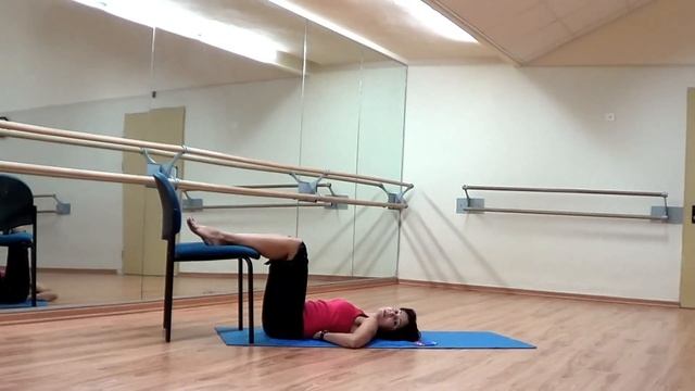 Упражнения для пресса со стулом Abdominal Exercises with a Chair смотреть онлайн