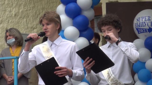 Детства последний звонок. Исполняют Карачурин Владислав и Хряпочкин Ростислав смотреть онлайн