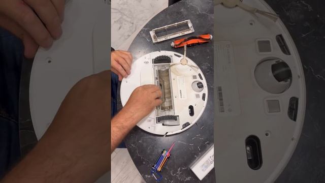 Как заменить аккумулятор в роботе-пылесосе Xiaomi Mijia 1C смотреть онлайн