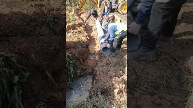 Труба в канаву для отвода воды ? с внешней территории участка. Увидим в лес, выкопали прямой 2*3*2 смотреть онлайн