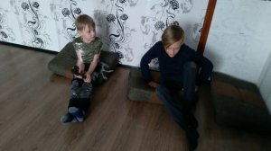 замотал своего друга в СКОТЧЬ.