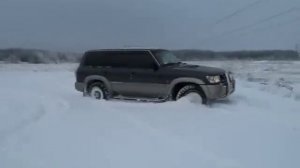 Ниссан Патрол в снегу