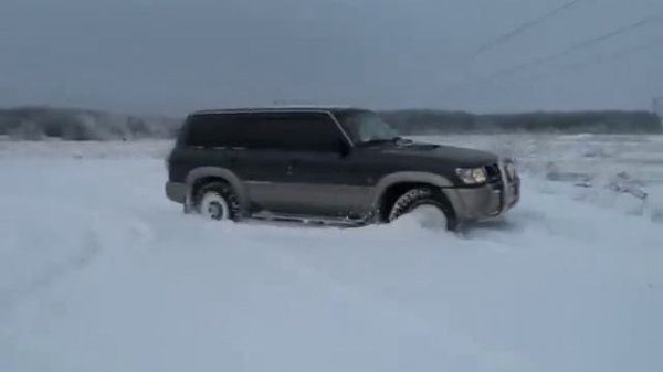 Ниссан Патрол в снегу