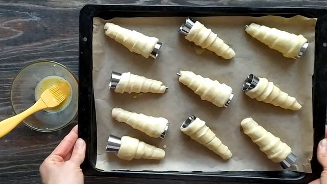 ДРОЖЖЕВЫЕ ТРУБОЧКИ С БЕЛКОВЫМ КРЕМОМ смотреть онлайн