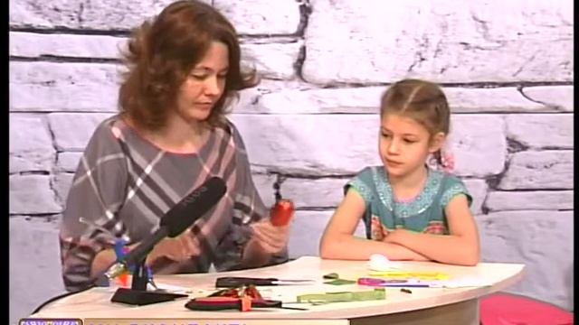 ТВ Программа Мозаика 23 06 2016 Мастер класс с Ириной Ивакиной Клубничка из киндер сюрприза смотреть онлайн