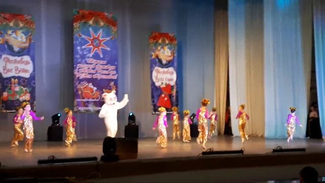 Выступают"Фиеста" с танцем "Баю баюшки-баю" в Днепре на фестивале????? смотреть онлайн