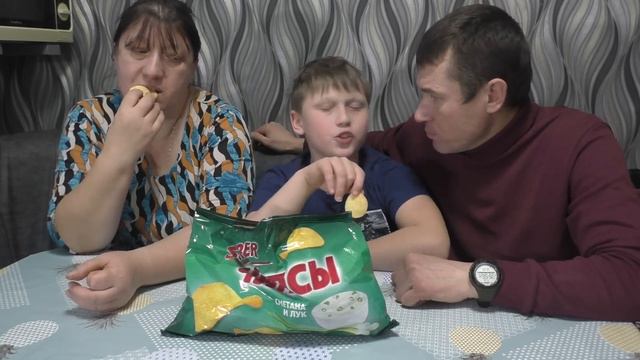 ЕДА ИЗ СВЕТОФОРА! Продукты ЗЕЛЁНЫЕ, КРАСНЫЕ, ЖЁЛТЫЕ! Выбрали кто что хотел! ДЕГУСТАЦИЯ! смотреть онлайн