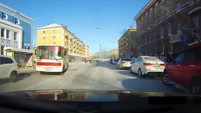 Опасное вождение в Воркуте на ул. Ленина смотреть онлайн