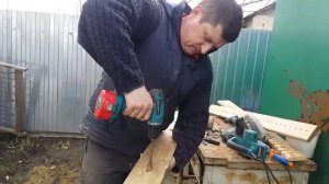 Организация пространства в гараже. Удобная полка для инструментов своими руками.