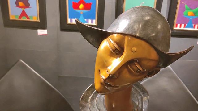 Человек Арт-Объект Алла Зиневич-Алексей Кирьянов - Городская клоунада. галерея Внутри.14 апреля 202 смотреть онлайн