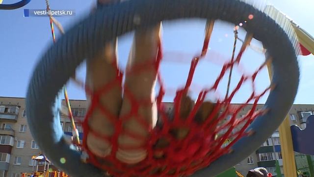 Игорь Артамонов встретился с жителями района Опытной в Липецке смотреть онлайн