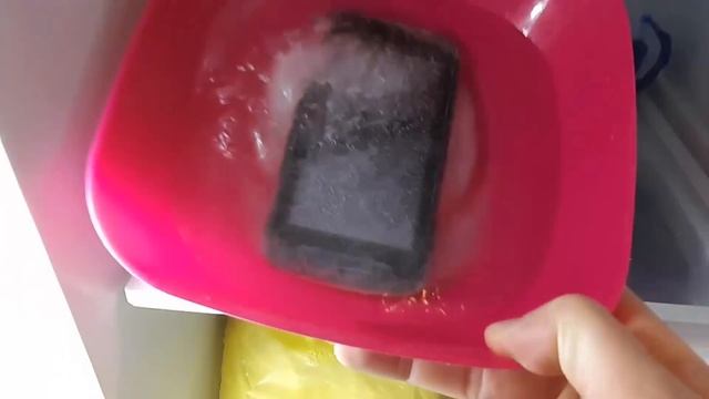 Телефон 7 часов в морозилке под водой при -16 выдержал ли российский телефон Senseit R450 смотреть онлайн