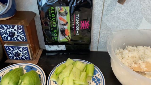 гигантские СУШИ!!! ТЕПЕРЬ ГОТОВЛЮ ТОЛЬКО ТАК!#франция #суши #вкусно смотреть онлайн