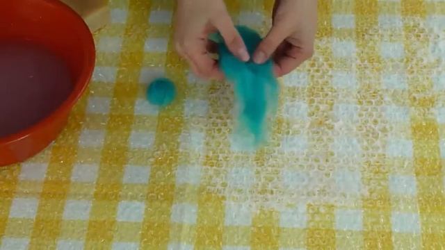 How To Wet Felt A Ball With Wool Roving - Basic shapes in wet felting смотреть онлайн