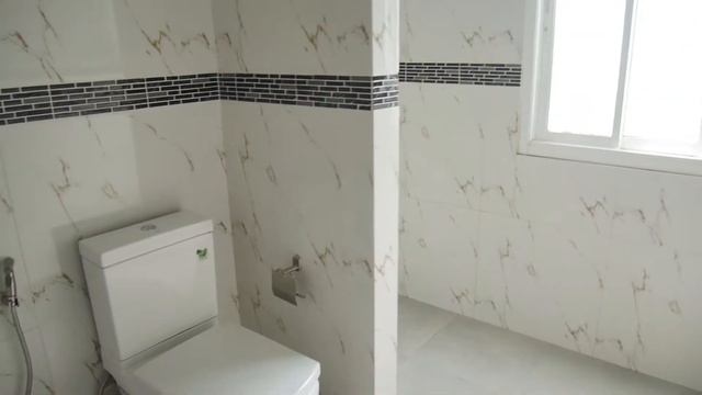 Одно и двухспаленные дома в резорте на пляже Маенам смотреть онлайн