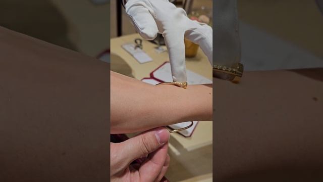 Как правильно одевать браслет Cartier гвоздь. смотреть онлайн