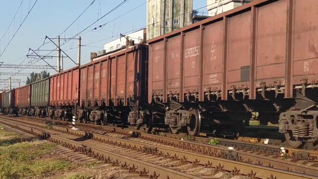 ВЛ8м - 1585 с грузовым составом следует на станцию Запорожье 1 смотреть онлайн