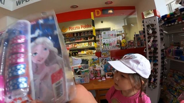 Прогулка во дворе. Краков 2021. смотреть онлайн