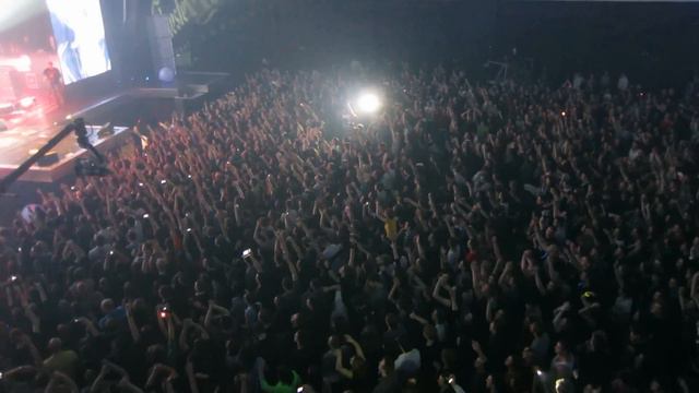 Зал поёт "гореть" вместе с "Lumen" смотреть онлайн