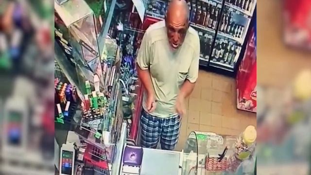 Волгоград. Тракторный. Грабитель с трясущимися руками смотреть онлайн