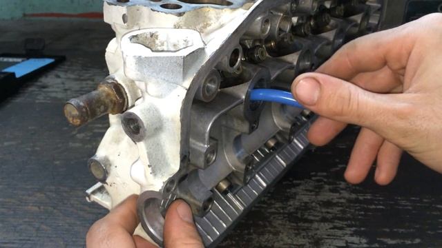 Восстановление резьбы под свечу набором Voelkel