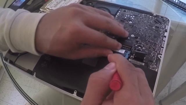How to remove Hard Drive and Memory on MacBook Pro Model A1278 смотреть онлайн