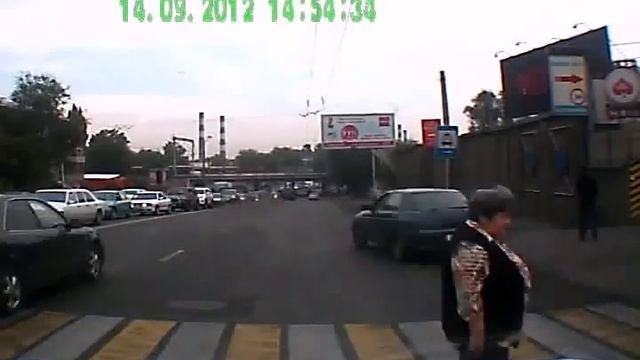 Обгон справа на пешеходке