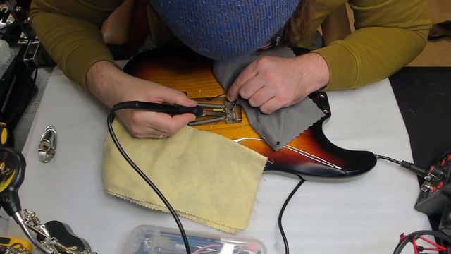 Экранирование Fender Classic Series'70s Stratocaster. Part 2 смотреть онлайн