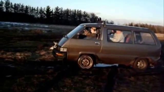 Mudding with a Toyota van смотреть онлайн