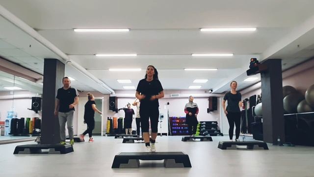 СТЕП АЭРОБИКА ЦЕЛАЯ ТРЕНИРОВКА / STEP AEROBICS смотреть онлайн