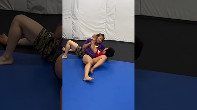 Шикарный болевой приём от девчонки! смотреть онлайн