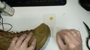 Легко устраняем разрыв на замше, справится даже ребенок