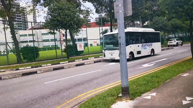 2 Mini Buses pass by смотреть онлайн