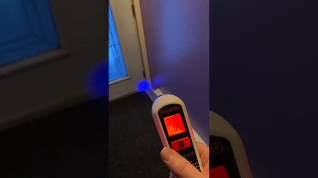 Un détecteur de fuites de chaleur - le TLD100 de Black & Decker смотреть онлайн